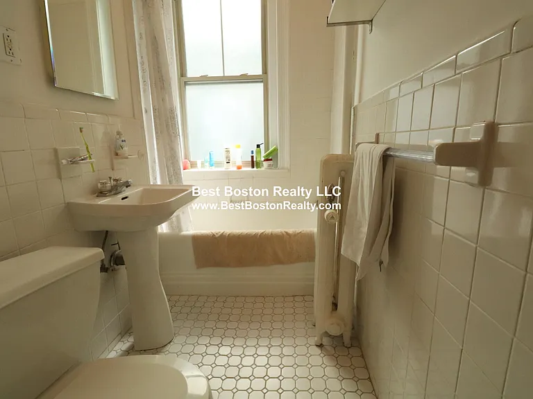 91 Trowbridge St #2 — Photo 6