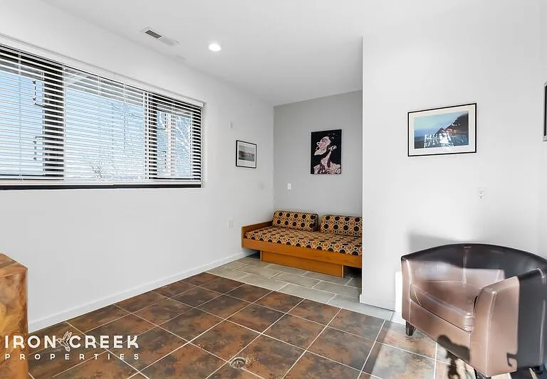 910 Rockhold Dr — Photo 10