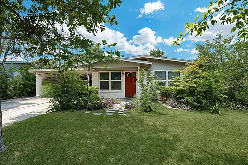 35 Storeywood Dr Photo 1