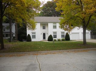 2595 Edgewood Ln, Green Bay, WI 54302