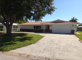 3325 Pine Valley Dr, Sarasota, FL 34239