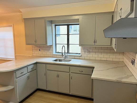 3rd image of 204 Brookside Ave Floor 1