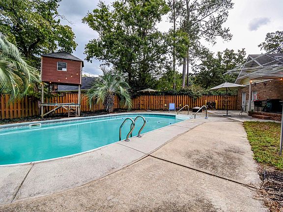 4th image of 208 Cedar Vale Dr