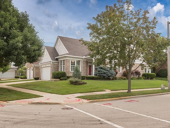 3rd image of 2461 Sweetbriar Ln