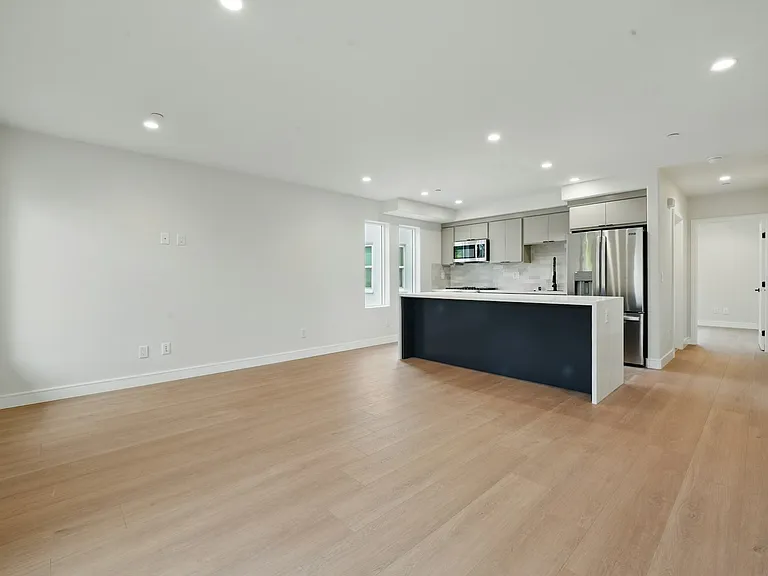 8234 Blackburn Ave #8236-1/2 — Photo 32