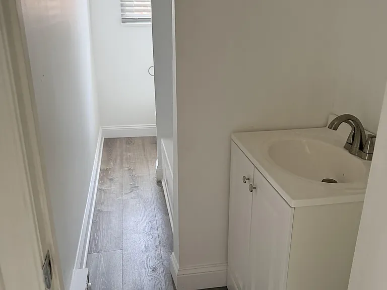 407 W 8th St #4 — Photo 5