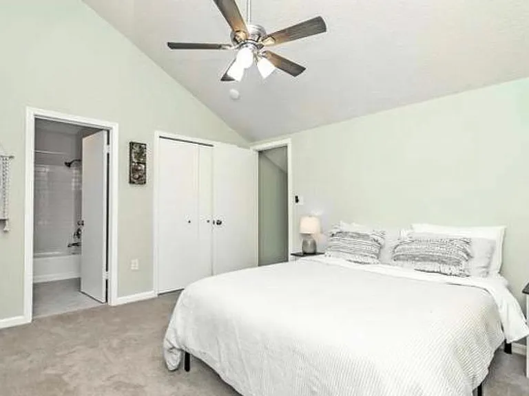 6904 Mary Caroline Cir #J — Photo 26