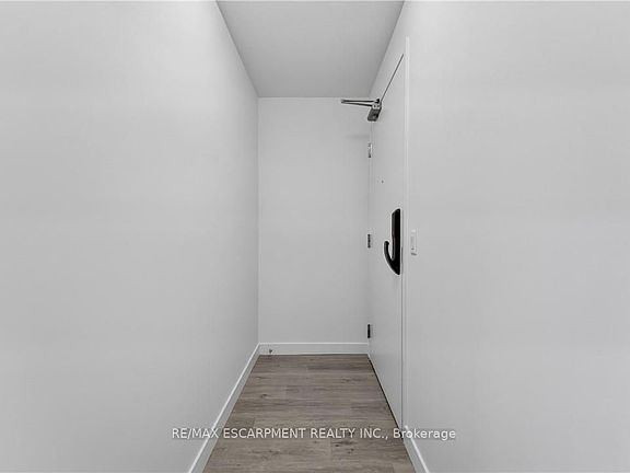 3rd image of 461 Green Rd #809