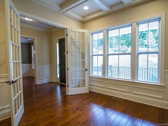 4th image of 126 Montclair Dr #560