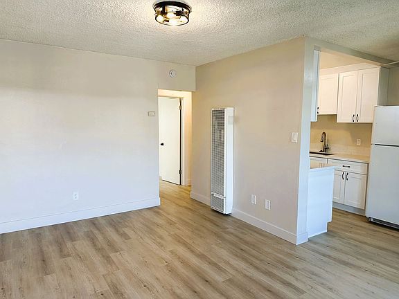 2nd image of 1222 W Brook St #F