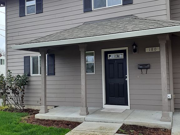 4th image of 180 NW Connell Ave