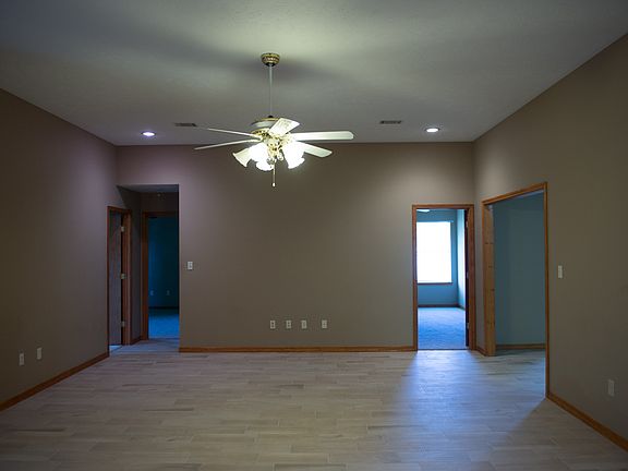 5th image of 18 Mockingbird Ln