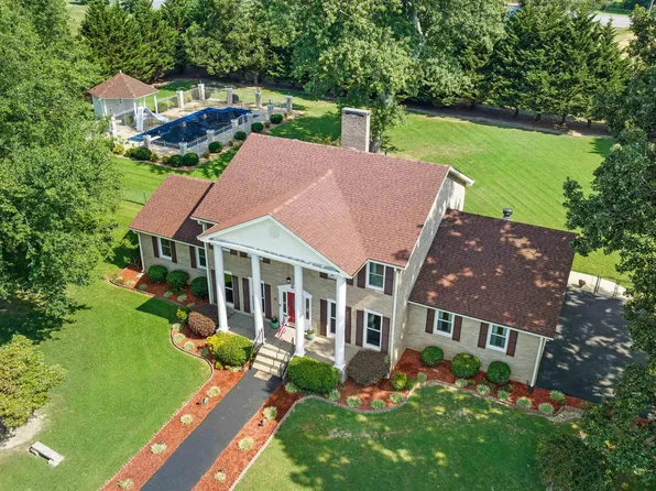 641 George Wallace Dr E, Rainsville, AL 35986