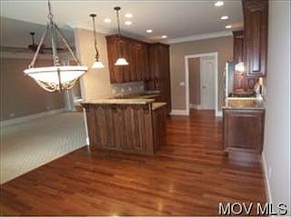 3rd image of 351 Crown Manor Dr
