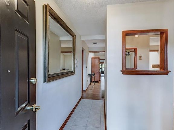 3rd image of 34 Cove Ln
