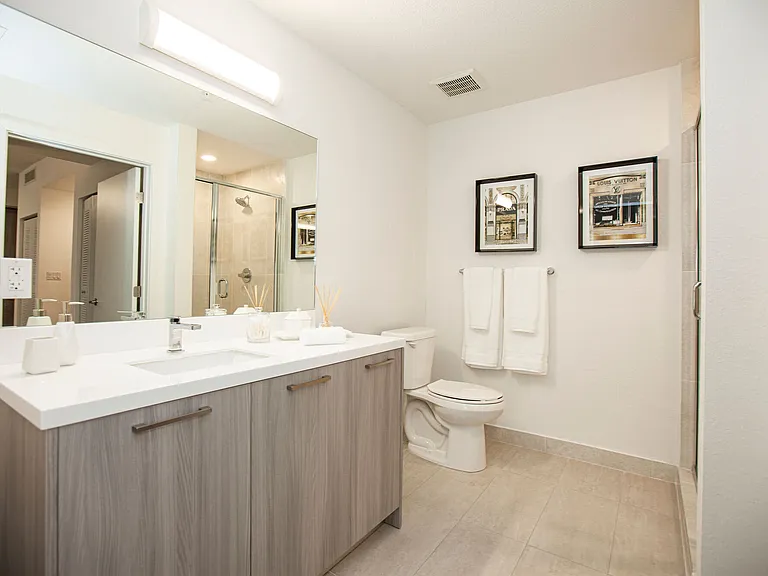850 Living — Photo 34