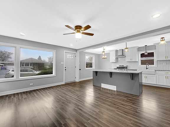 5th image of 735 E 163rd Pl