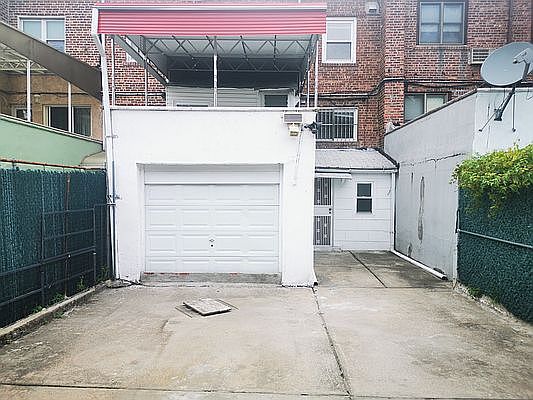 5th image of 63-122 Alderton St #1