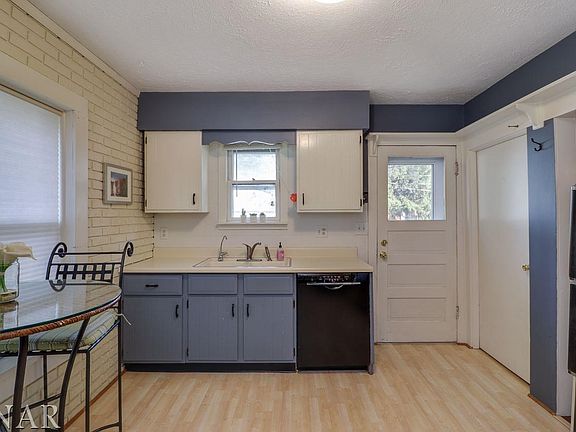 4th image of 410 Willard Ave