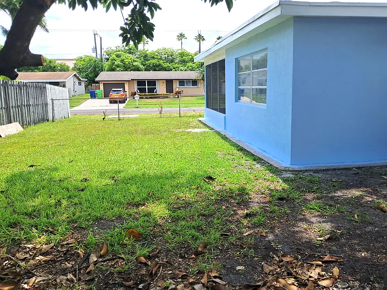 8361 NW 28th Pl — Photo 30