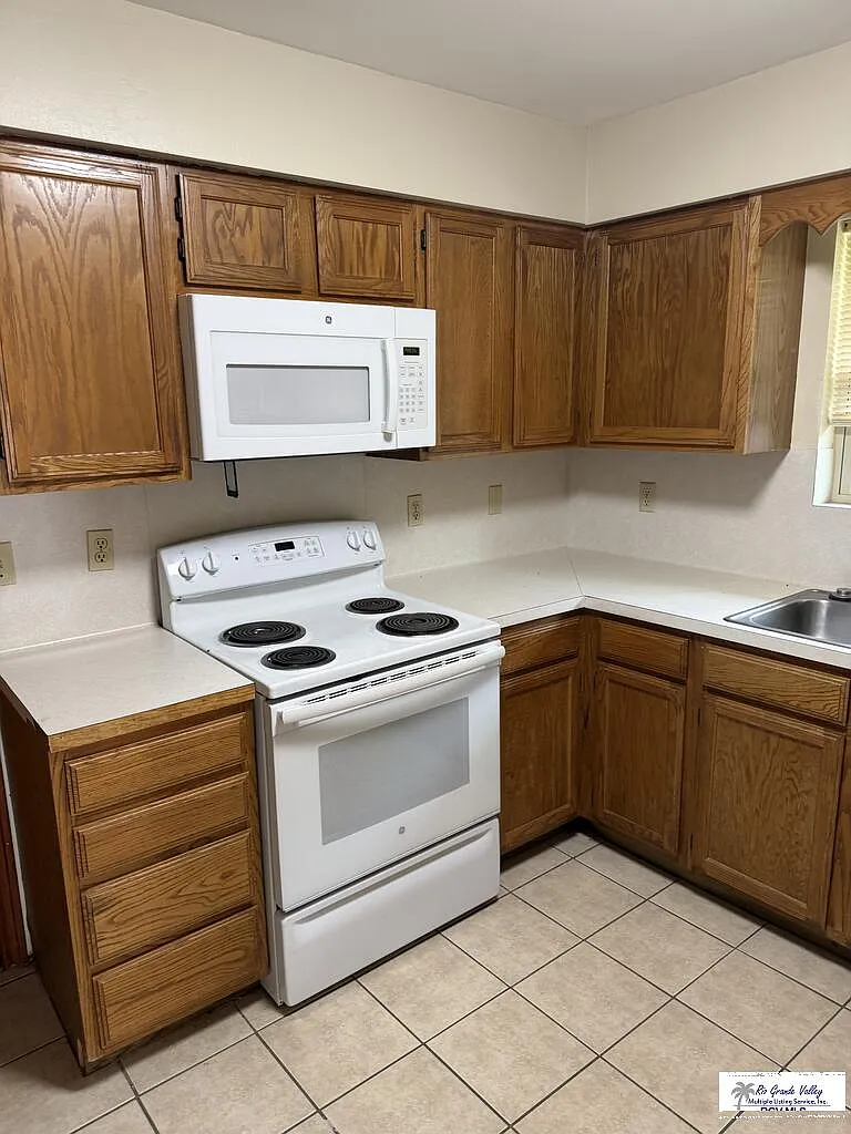 2 bed, 2.0 bath, 1218 sqft, $1,350 — Photo 3