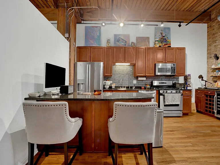 1500 W Monroe St #210 — Photo 4