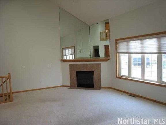 3rd image of 901 Kelly Ct