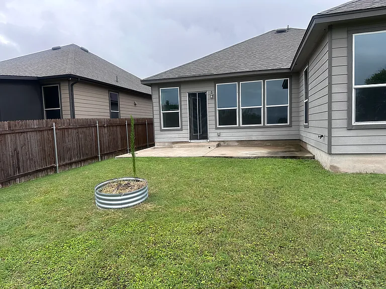13916 Lyndon B Johnson St — Photo 24