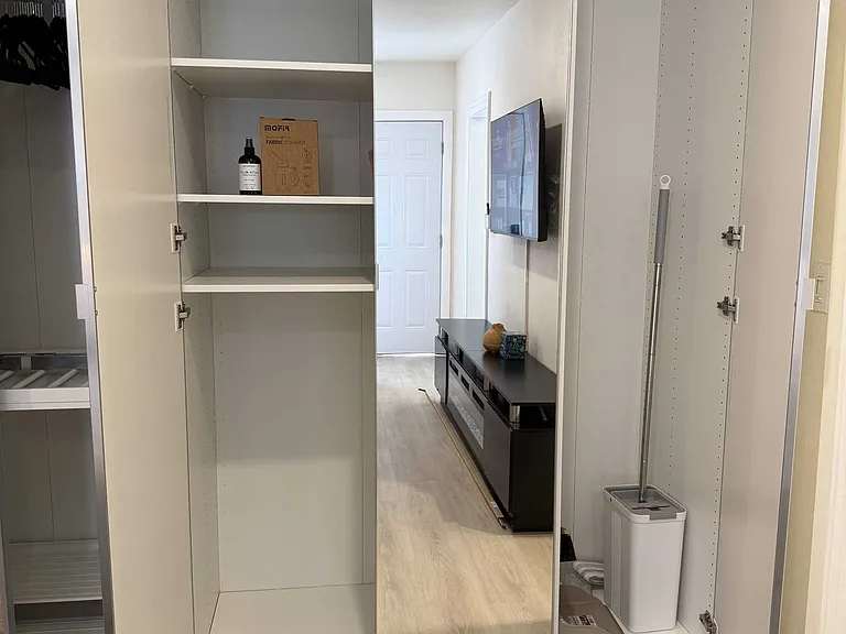 1550 W 22nd Pl — Photo 8