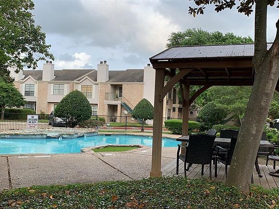 3rd image of 14600 Fonmeadow Dr APT 200