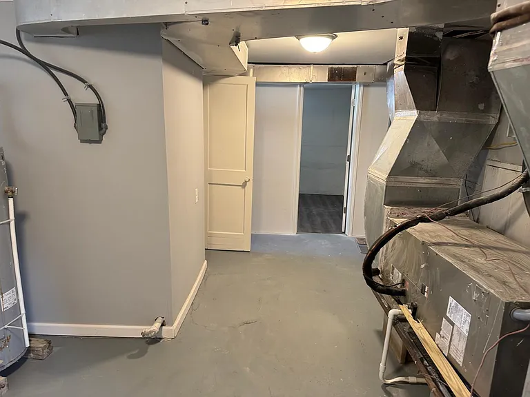 307 W Walnut St — Photo 8