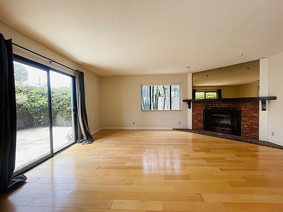 3rd image of 1531 Cabrillo Ave APT 1