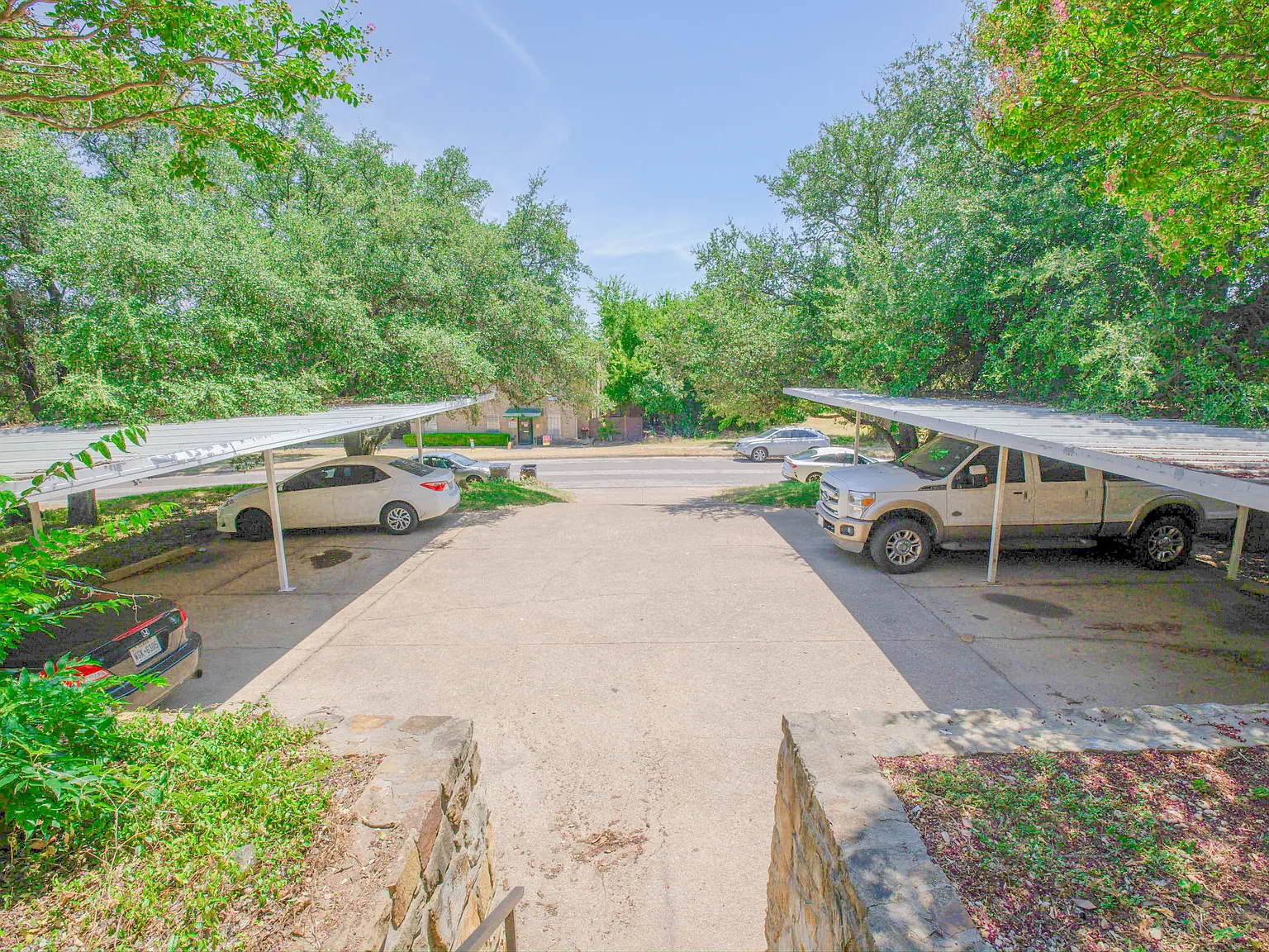 3 bed, 2.5 bath, 1550 sqft, $1,900 — Photo 1