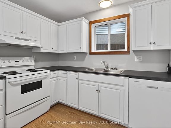 5th image of 90 Farlain Lake Rd W