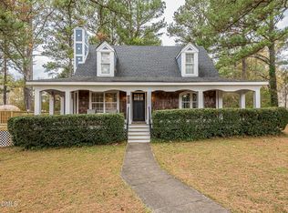 5668 Soft Wind Dr, Fuquay Varina, NC 27526