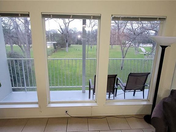 4th image of 730 Mather St #101