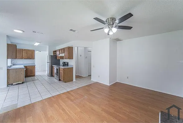 4 bed, 1800 sqft, $3,200 — Photo 3