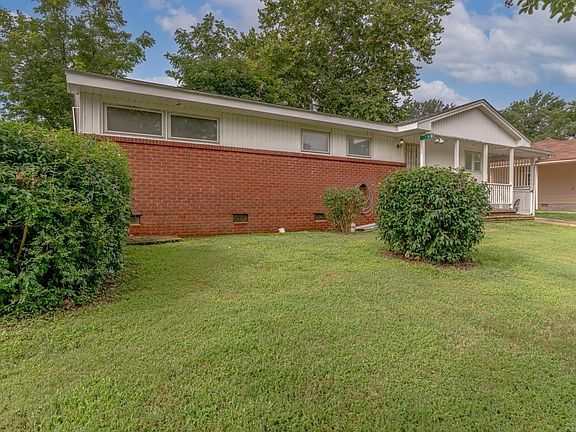 3rd image of 723 Valley Dr