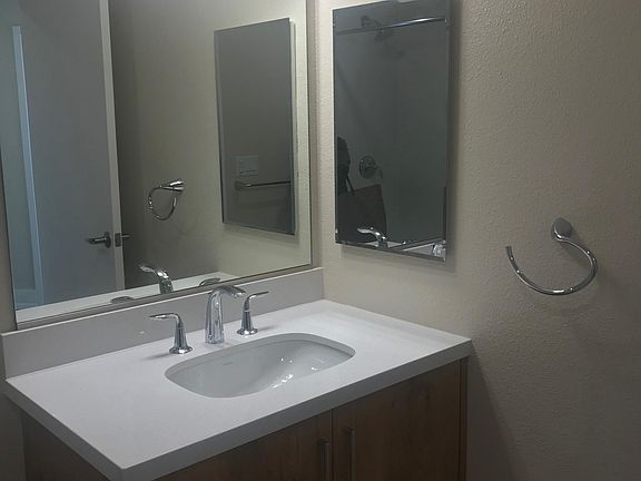 5th image of 1048 Monroe St Unit 320