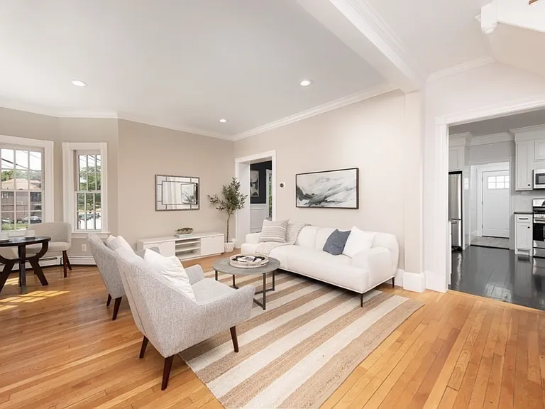 84 Belmont St — Photo 3