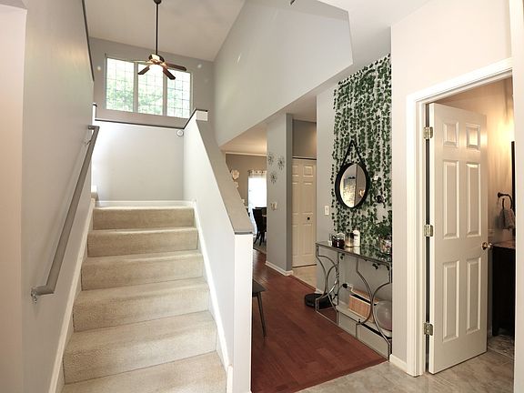 5th image of 594 Shakespeare Dr
