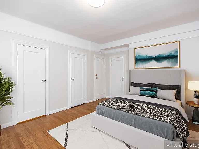 2275 Broadway — Photo 32
