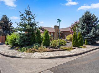2061 Lenora Ln, Central Pt, OR 97502