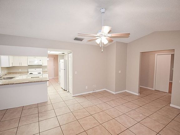 3rd image of 1628 Shady Leaf Dr