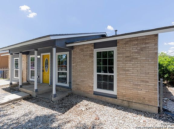 3rd image of 1527 Noble Oak Dr