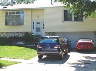 240 Briarwood Dr, Elgin, IL 60120