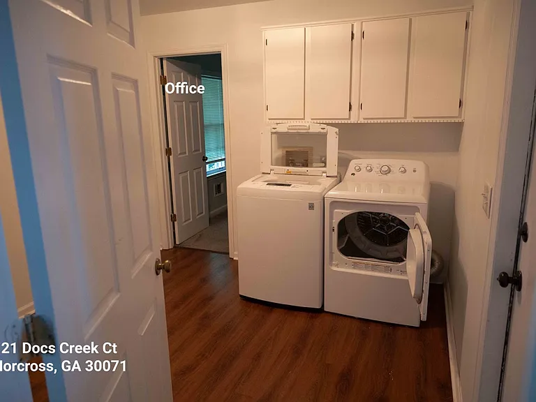 Mud Room/Office
Washer/Dryer in good working condition. You are welcome to use it, but I will not maintain it. If you do not want to use it - they will be moved to the garage.