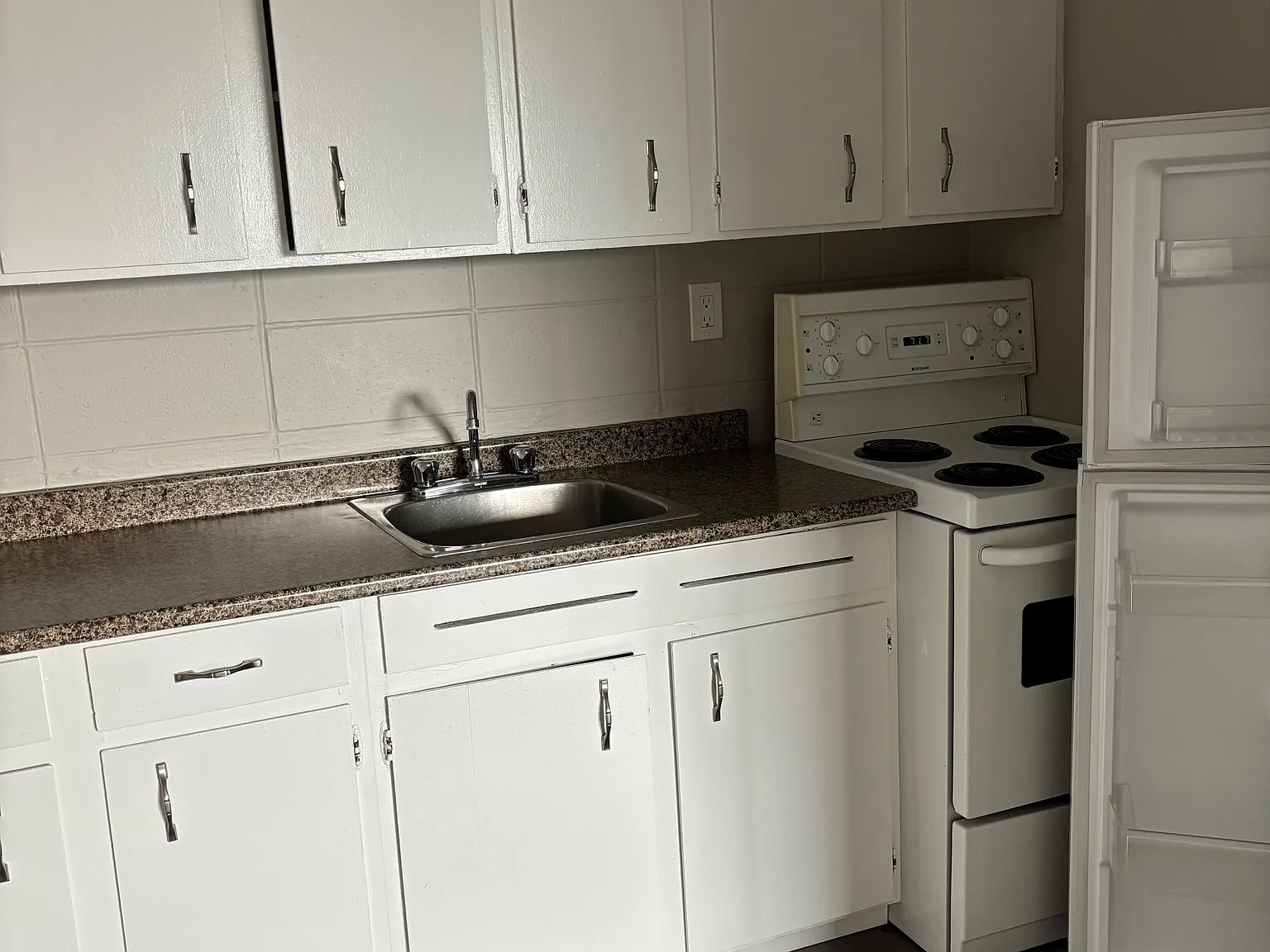1 bed, 1.0 bath, $997 — Photo 3