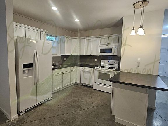 5th image of 401 Cypress Ave