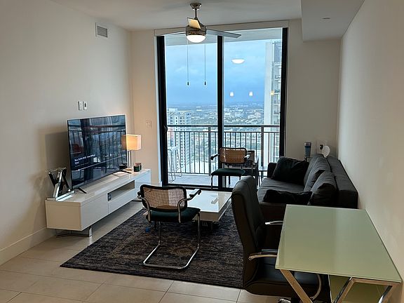 4th image of 400 NW 1st Ave APT 4211